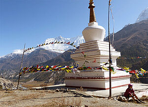 Buddhistischer Sakralbau in der Annapurna-Region (Foto: Joe Schindelhauer-Deutscher)